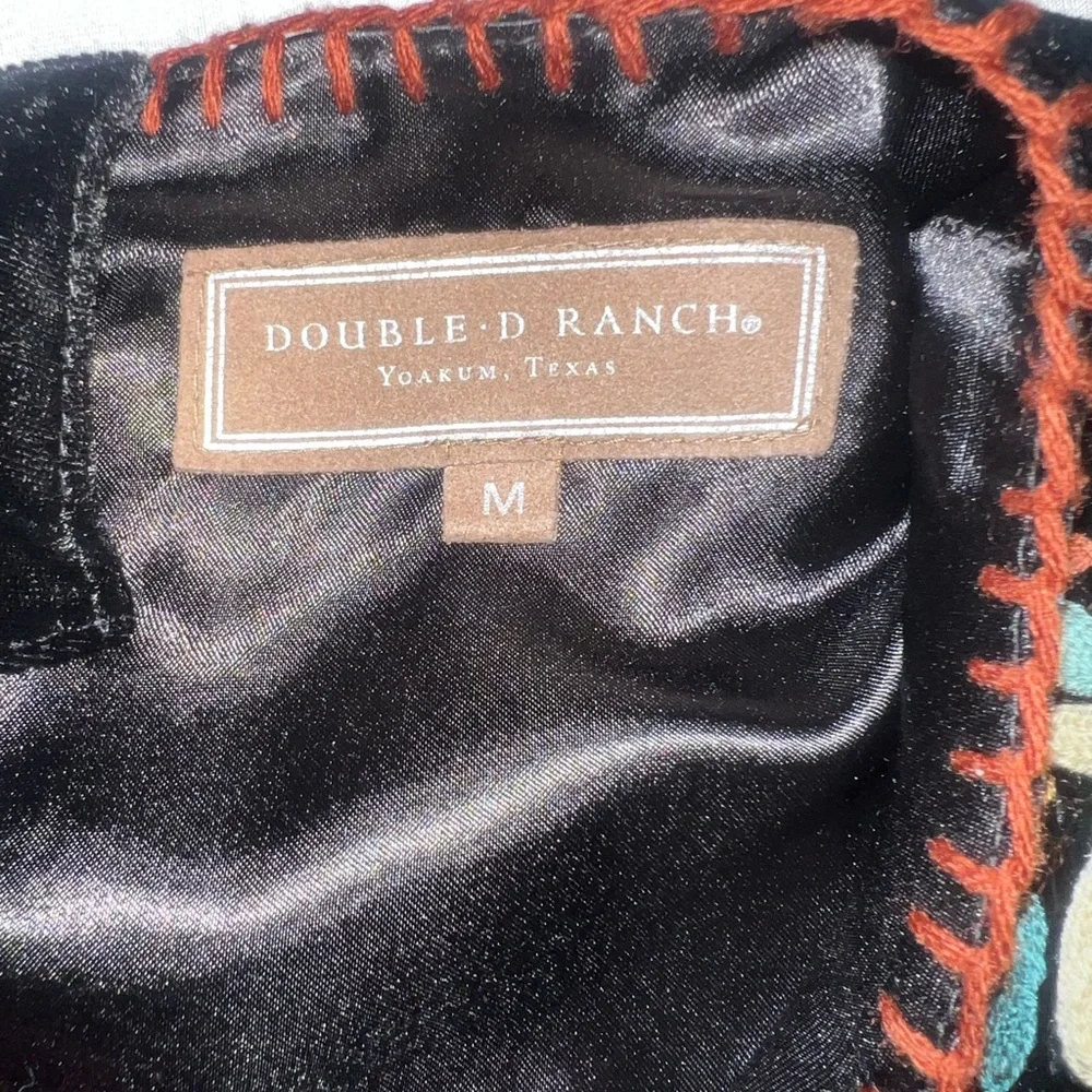 Elegant Black Embroidered Dress - Picture 5 of 7